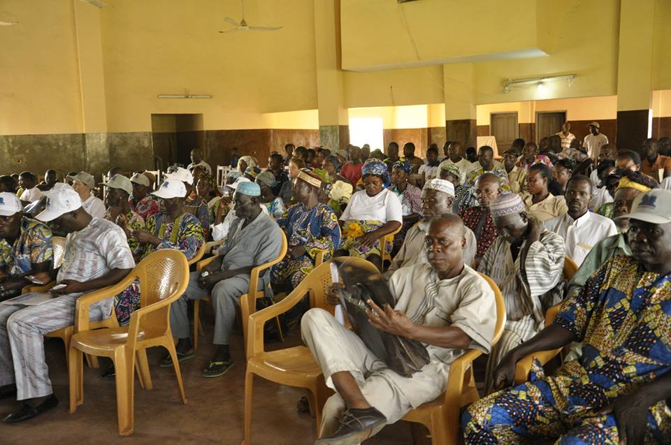 Caravane d’information et de sensibilisation des hommes pour l’égalité genre à Bantè.
bit.ly/1GpdE4Z