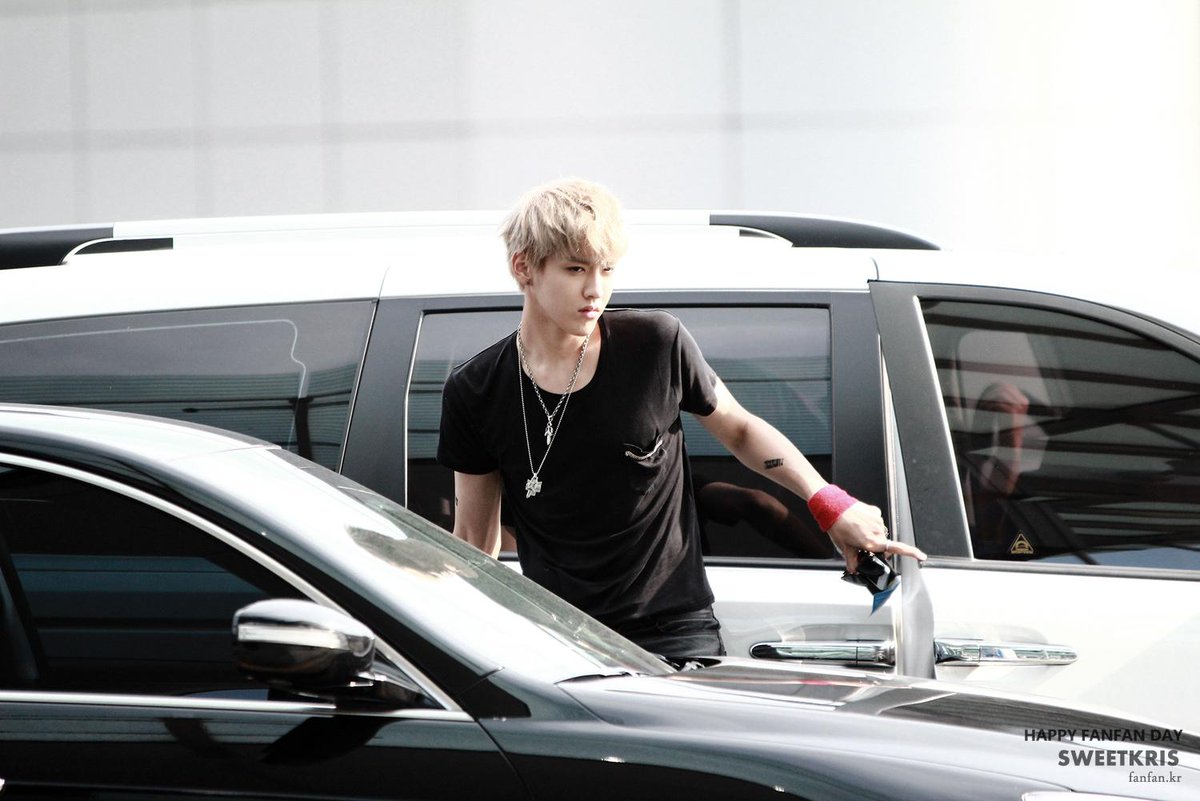 Sweet_FANFAN_'s tweet photo. Happy birthday FANFAN.
#HappyWuYiFanDay http://t.co/CB4uHwcN1J http://t.co/8d4I6ZxCio