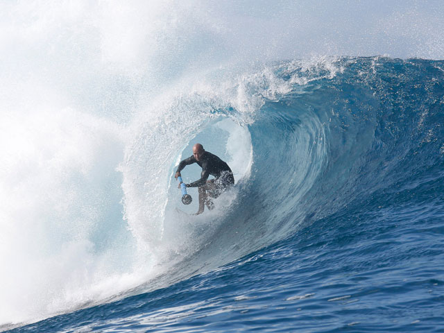 surfline's tweet photo. This wave just broke @kellyslater's toes. Read more on Surfline http://t.co/tKNlc93yf9 #SurfWire PC Scott Winer http://t.co/Icd01FDjmz