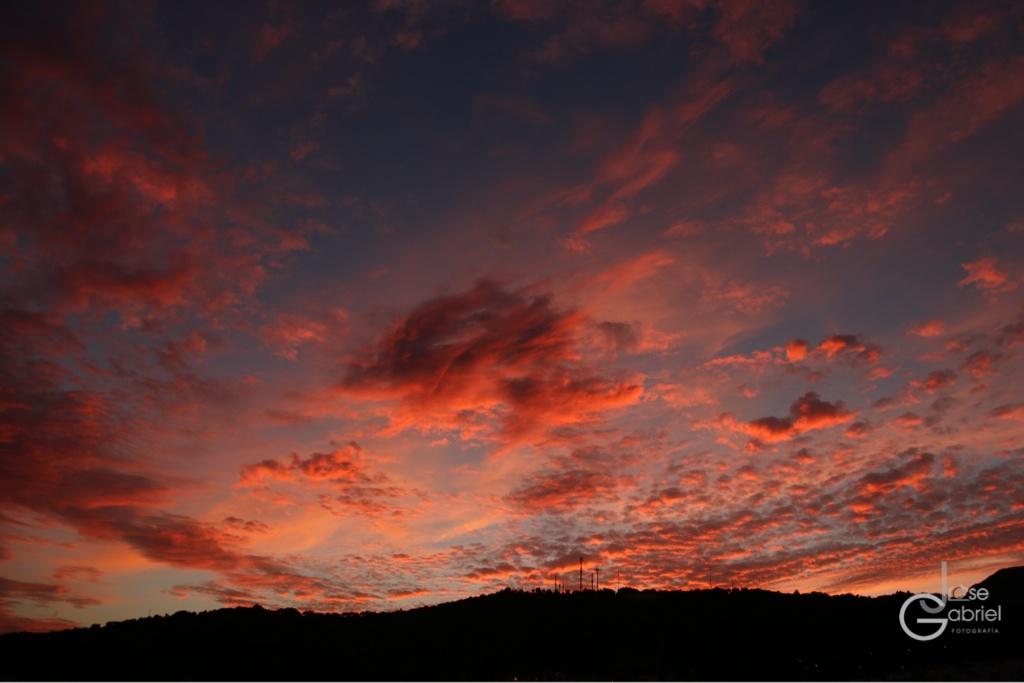 FotografiaJoseG's tweet photo. Los atardeceres de Ubrique no necesitan filtros, ni ningún otro retoque!
Nuestros paisajes se venden solos!
#Orgullo http://t.co/odu39wp2F5