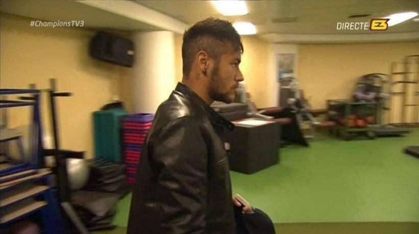 صورة : وصول لاعبي #برشلونة إلى ملعب أمستردام أرينا -  B1s1oiECYAAowIS