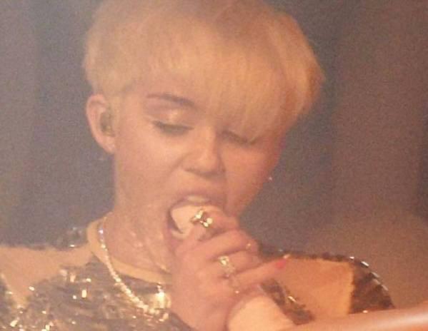 mily cyrus blowjob najbolji lezbijski crni porno