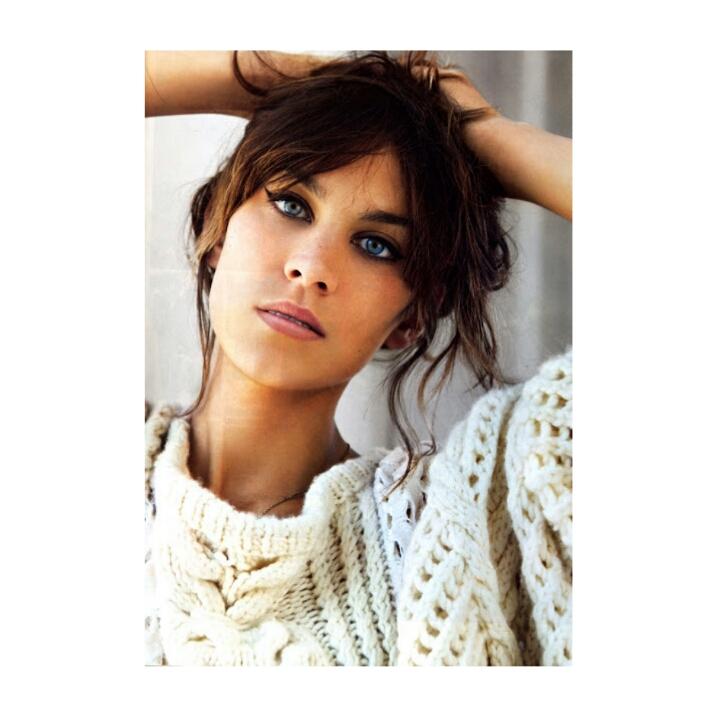 HAPPY BIRTHDAY, DEAR HOPE YOURE HAVING A GREAT DAY, YOURE BEAUTIFUL AND SUPER STYLISH GIRL! 