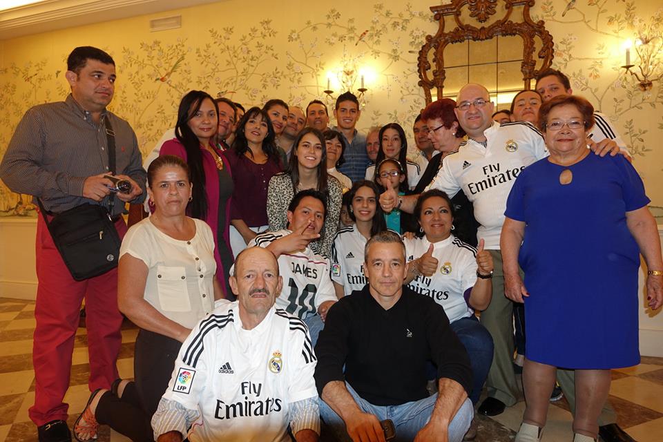 JamesRodrigueFC's tweet photo. It's Time to send a Greeting to all the people who supports me in his visits to Spain
#James #RMLive http://t.co/u69APy4HgL