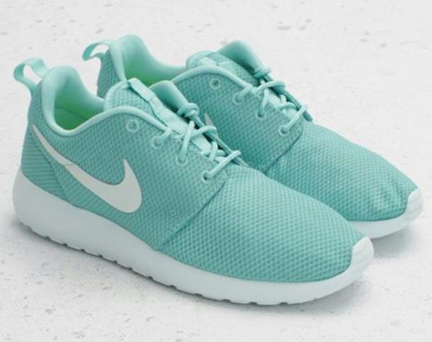 CrownberryShop's tweet photo. @irlinisius READY Nike Roshe Run (size 37-40) | harga: 450K | info: 25ab001e / line: aidaaluu http://t.co/B6MYZIRiw0
