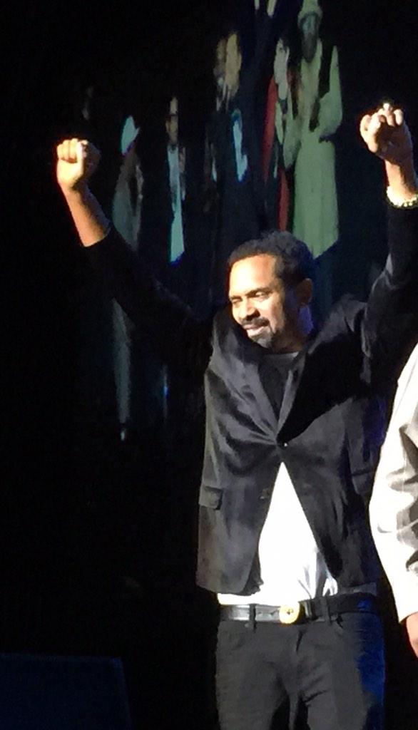TheRealMikeEpps's tweet photo. That awesome feelin when U know ur fans are w/ U all the way! #madlove #yallkeepmegoing #blackbrowngetdown #EPPSIES http://t.co/GDfVrnd3pW