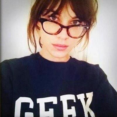 HaPPY BIRTHDAY TO MY QUEEN AND EVERYTHING I LIKE VE YPU TOO MUCH            