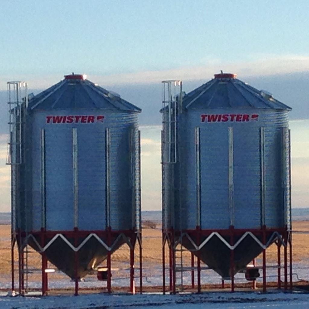 RoblynnFarms's tweet photo. The new Twisters are up! @AgGrowthIntl  #Twister #Rocket http://t.co/dqAtudk0iu