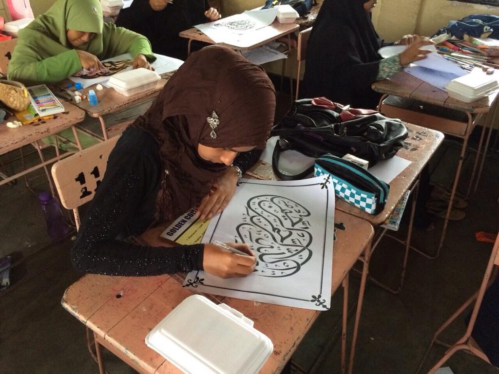 vidivelliLK's tweet photo. vidivelli Newspaper conducted National Arabic calligraphy competiton @ Fathima muslim ladies college #lka on sunday http://t.co/8LsSg2S7PN