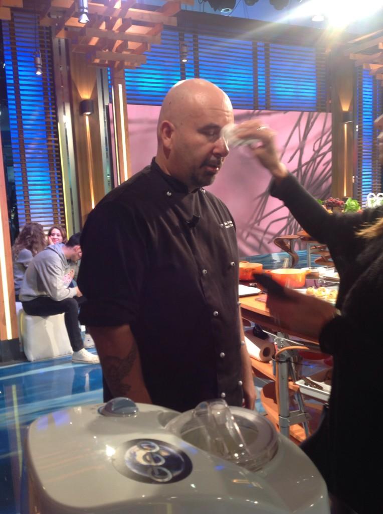 chefgolinos's tweet photo. Succede anche questo... #chefgolinos #Rai3 #live #fingerfood http://t.co/RiRFhMetdR
