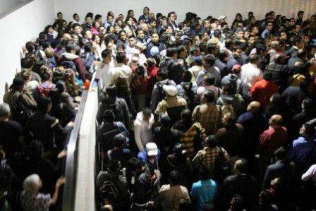 ulibox's tweet photo. Con todo respeto @ManceraMiguelMX @GobiernoDF el transporte de la CD Mex el metro es una verguenza @tvaztecaoficial http://t.co/4YBiBZJPvM