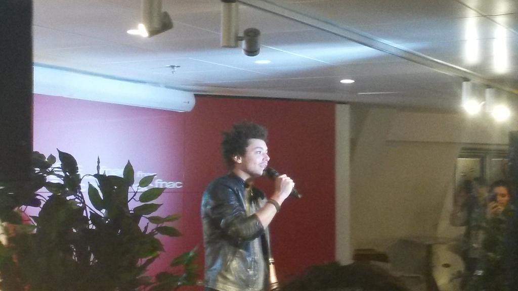 AnneLaureBanse's tweet photo. Le voilà enfin. Petit photo de @kevadamsss  pour vous faire patienter. A demain  @100Mag_M6 @LouiseEkland @m6 http://t.co/J4UXXJqL3H