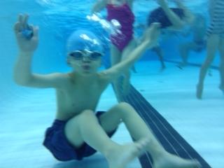 LMPSSwim's tweet photo. #underwaterfun #bubbles- Having Fun While Learning! http://t.co/QcnzGcTLN8
