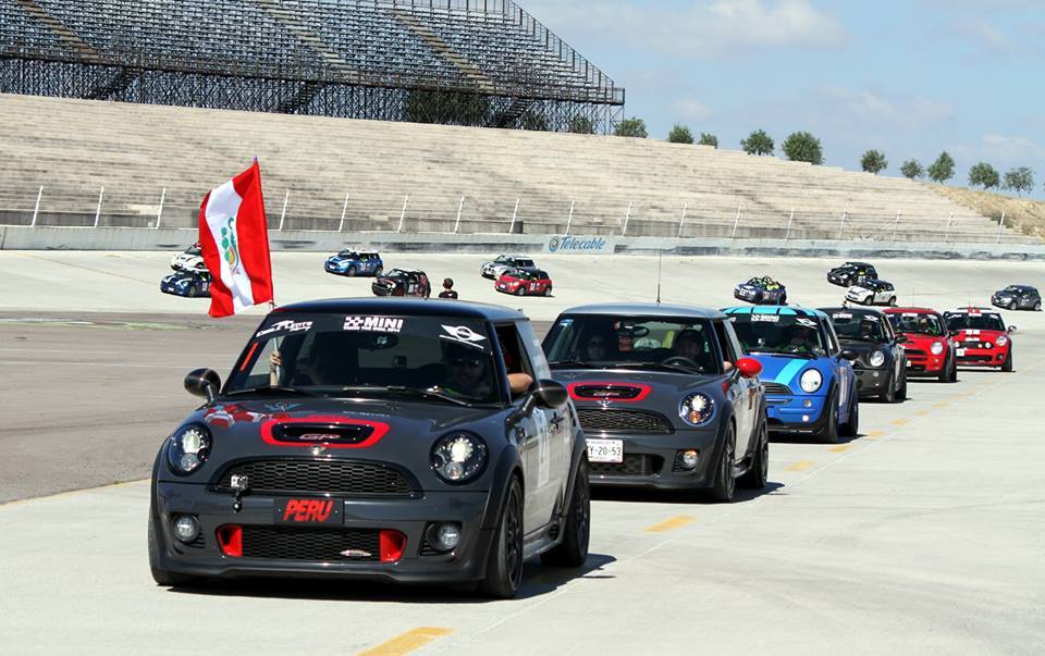 MINImexico's tweet photo. Unas fotos del emocionante MINI TAKES THE OVAL 2014 por el @clubminiags en el @ovaloagsmx. #MTO2014 #ClubMINIags http://t.co/erZy0PdiH0