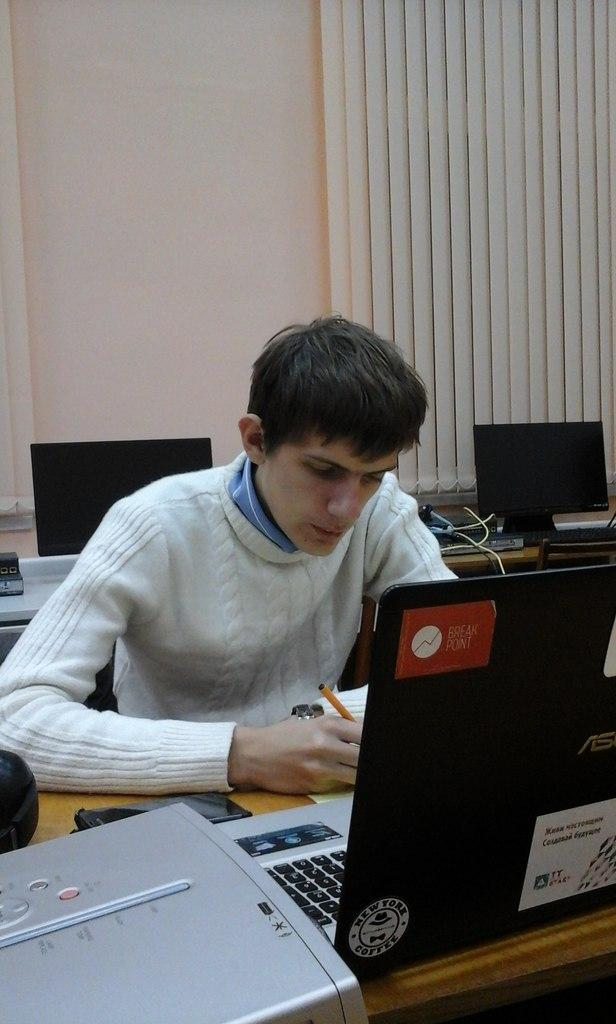 HackspaceTgn's tweet image. В лаборатории #HackSpace продолжаются занятия по прототипированию.