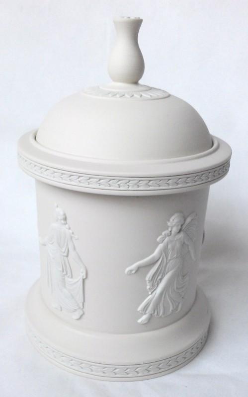 nivagcollects's tweet image. This #DancingHours bijoux box is reduced in price for a limited time only nivagcollectables.com/p/1914/boxed-l…