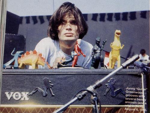 Happy 43rd birthday to Radiohead guitar master Jonny Greenwood! 