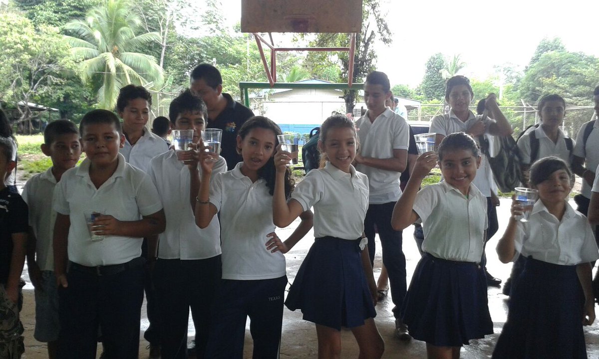 UEenNicaragua's tweet photo. Estudiantes de la escuela Rubén Darío, en la comunidad Laurel Galán, se unen a la campaña #FaGoW: http://t.co/zwHSDt57ce
