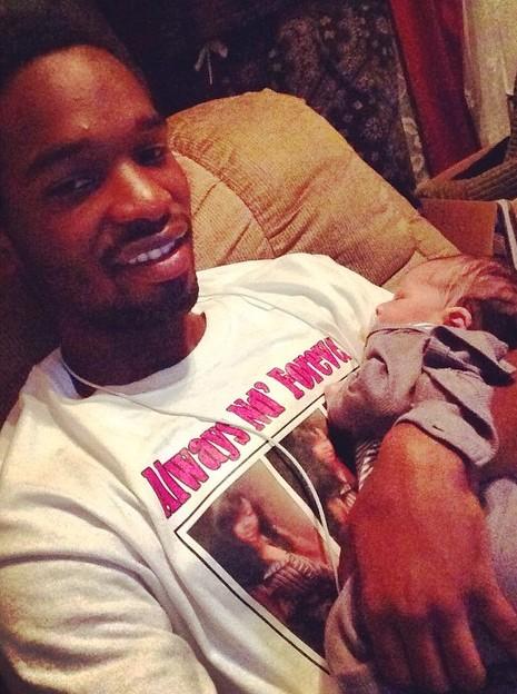 kloud__kicker's tweet photo. Holding his prince for the last time RIP Yung king aka Charlie P ir greatly missed #flyhighcee ๐๐๐๐ http://t.co/MC8bLo6Nln