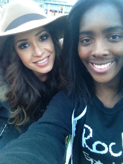 EmelineLarfa's tweet photo. Lovely meeting you @DaniellePeazer hope you enjoy your gifts xx @ClairesUK_PR @ClairesEurope #loomsofa #claireseurope http://t.co/LbOqxrkooD