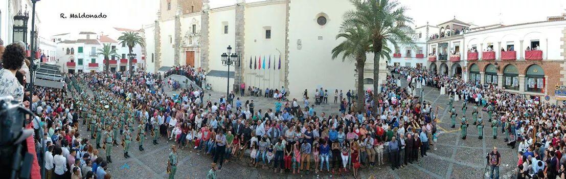 ssantajerezana's tweet photo. Domingo de Ramos con la #legion en #JerezdelosCaballeros. Foto de @ricardmaldonado http://t.co/RITO9A7jeS