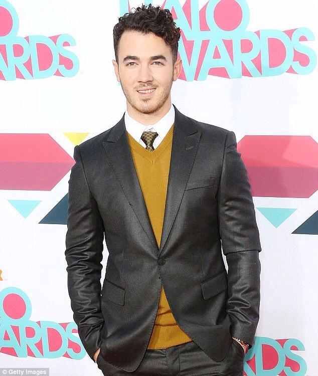 Happy Birthday to Kevin Jonas!!!   