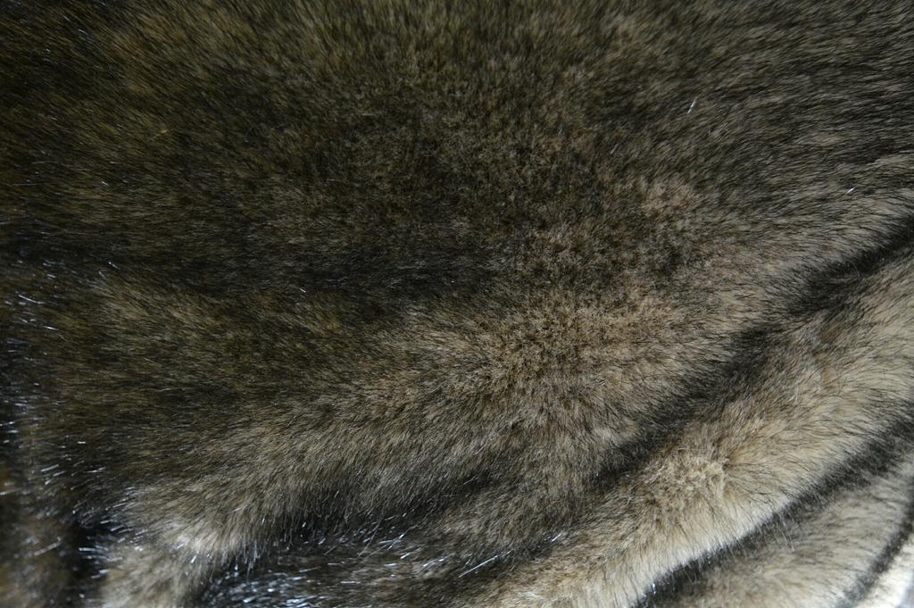RealSewingBox's tweet image. Amazingly Soft faux fur, In Stock from today! Just in time for this cold!! #Fabric #warm #winter