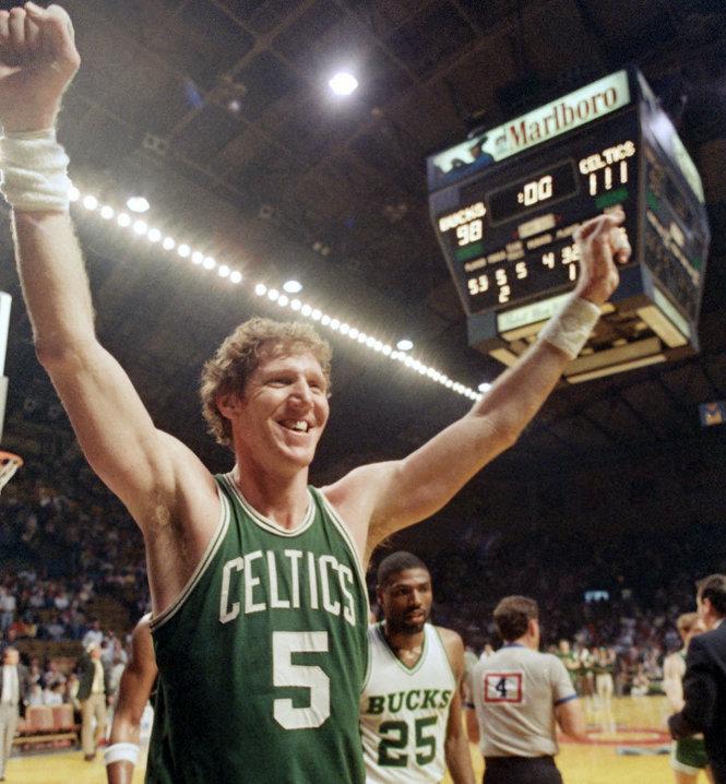 Happy 62nd Birthday to Hall of Famer Bill Walton. Who came off the bench to help the win their 16th title. 