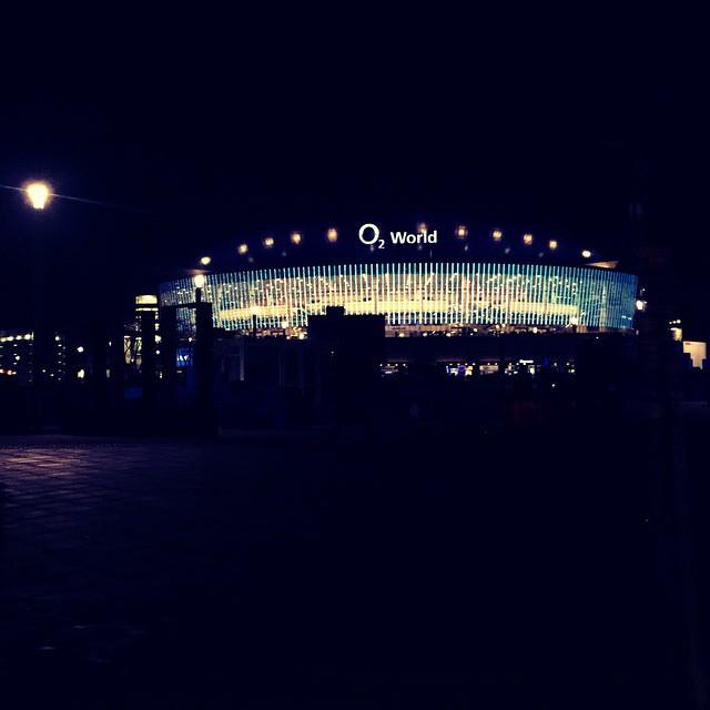 tetricflow's tweet photo. Georg IG: #O2Berlin Lenny Krawitz is there tonight :) http://t.co/fbisuKsnXI http://t.co/kIJGa3YFS2