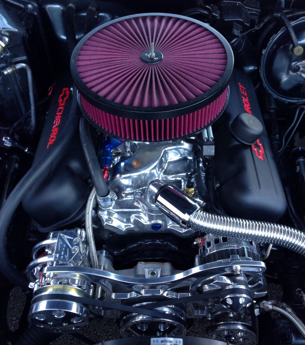 jmswyo's tweet photo. Can't beat it! @ERSChicago “@LiveFromSEMA: Here's an up close Chevrolet engine #semaresponse http://t.co/9gN5ZQ7snu” @groundupresto