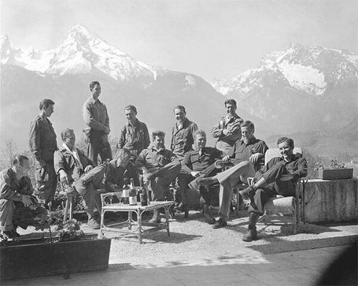 HistoryInPics's tweet photo. Dick Winters and Easy Company (Band of Brothers) at the Eagle's Nest, Hitler's residence http://t.co/gFKMQQbxzG