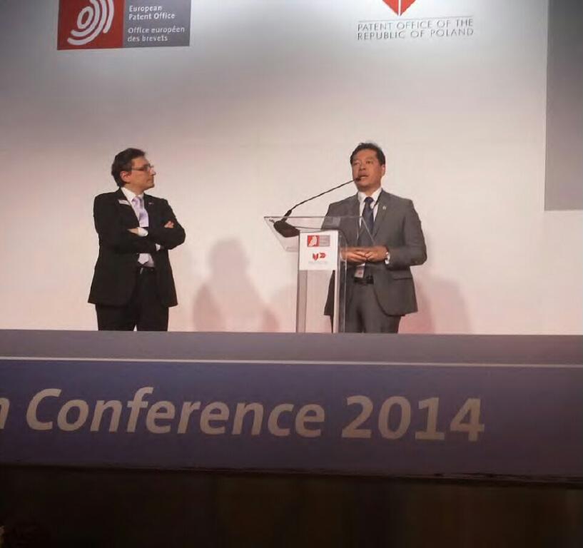 uspto's tweet photo. USPTO gives Cooperative Patent Classification update at @EPOorg #PIcon2014 in Warsaw http://t.co/zj8DK4kWnj #CPC http://t.co/8Qx4I2G0At