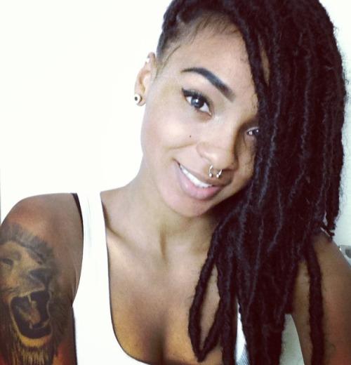 DreadHeadFemale's tweet photo. #WCW #girlswithdreads #GirlsWithLocs #dreadhead #dreads #beautiful #Fav #retweet #follow for more pictures ❤❤😍 http://t.co/eaxJUWZ5v1