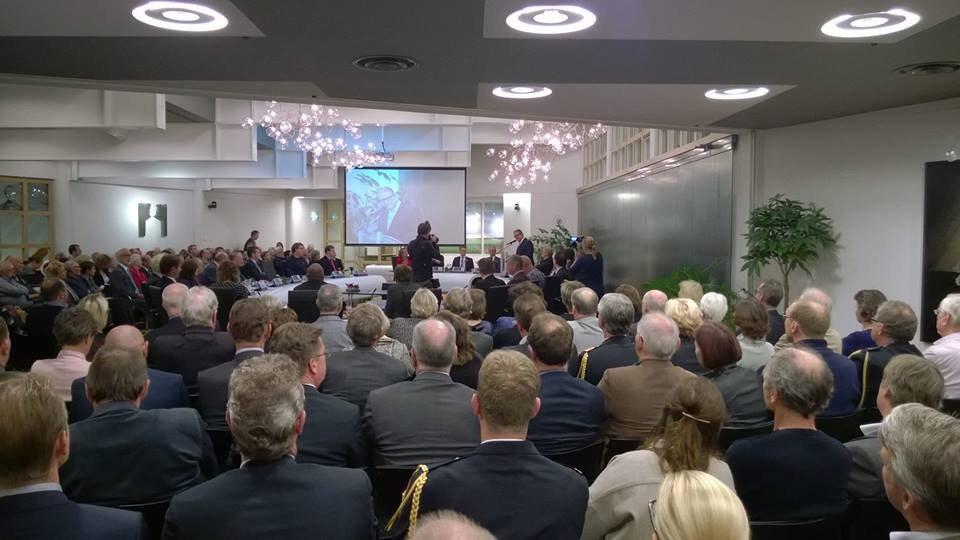 LisseOns's tweet photo. Onze burgermoeder is vanavond geïnstalleerd. Gefeliciteerd @burgliesse en maak er iets moois van. (Foto: HD) http://t.co/dMmV8tP41N