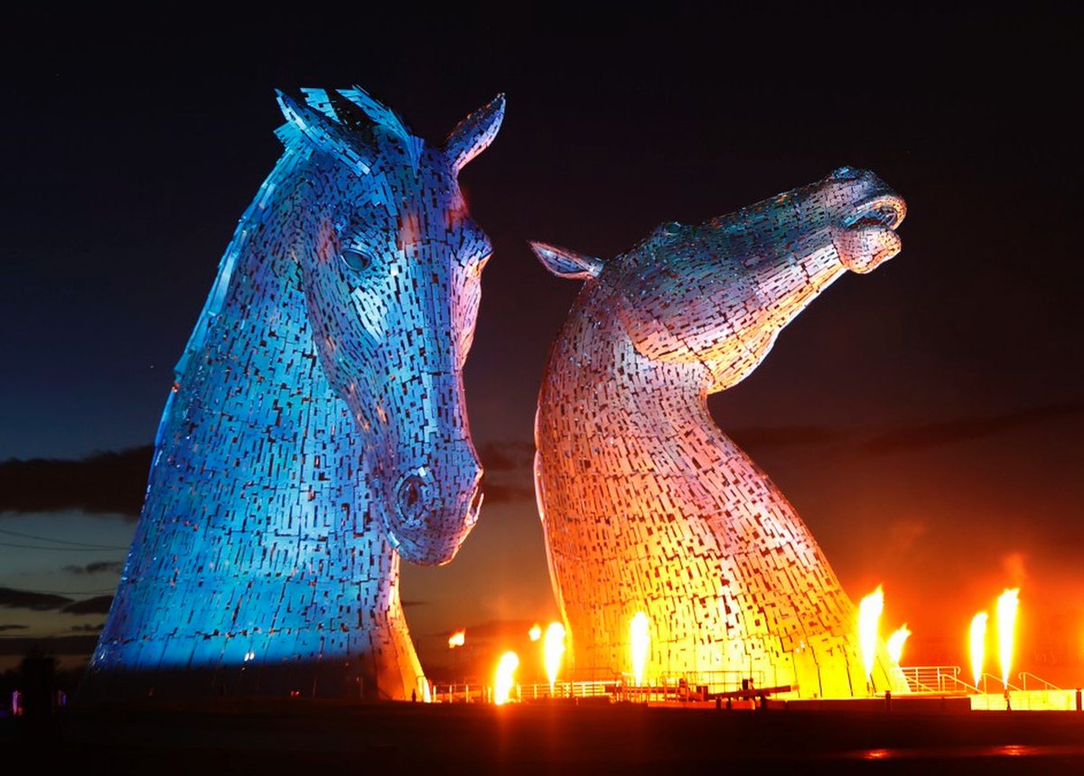 келпи скульптура в шотландии. келпи лошадь скульптура. лошади келпи шотландия. скульптуры лошадей келпи в шотландии. скульптура келпи.