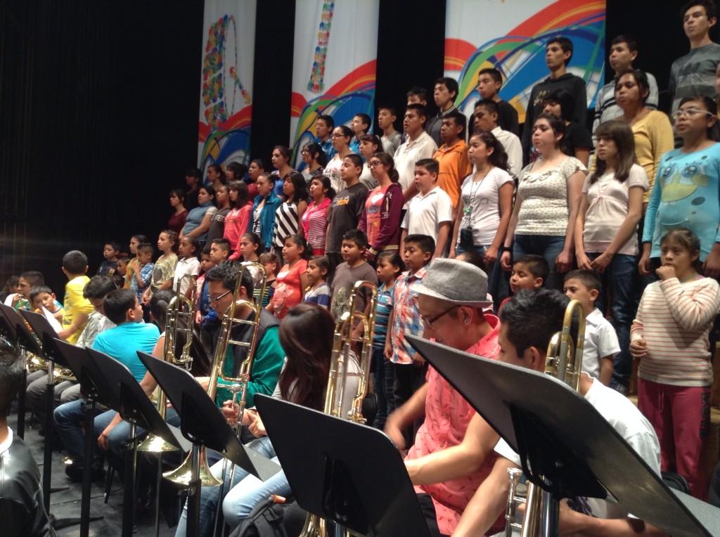 FundacionAzteca's tweet photo. @EsperanzaAzteca #MiguelHidalgo - #Renapred ensaya para dar lo mejor de si en su #concierto debut! @EMoctezumaB http://t.co/Vy4Dxsm5vF