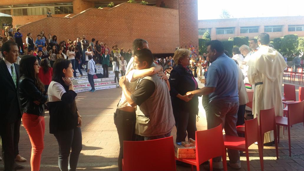 La paz para los padres de #normalistas de #Ayotzinapa. <a href="/IBEROAyotzinapa/">IBERO con Ayotzinapa</a>