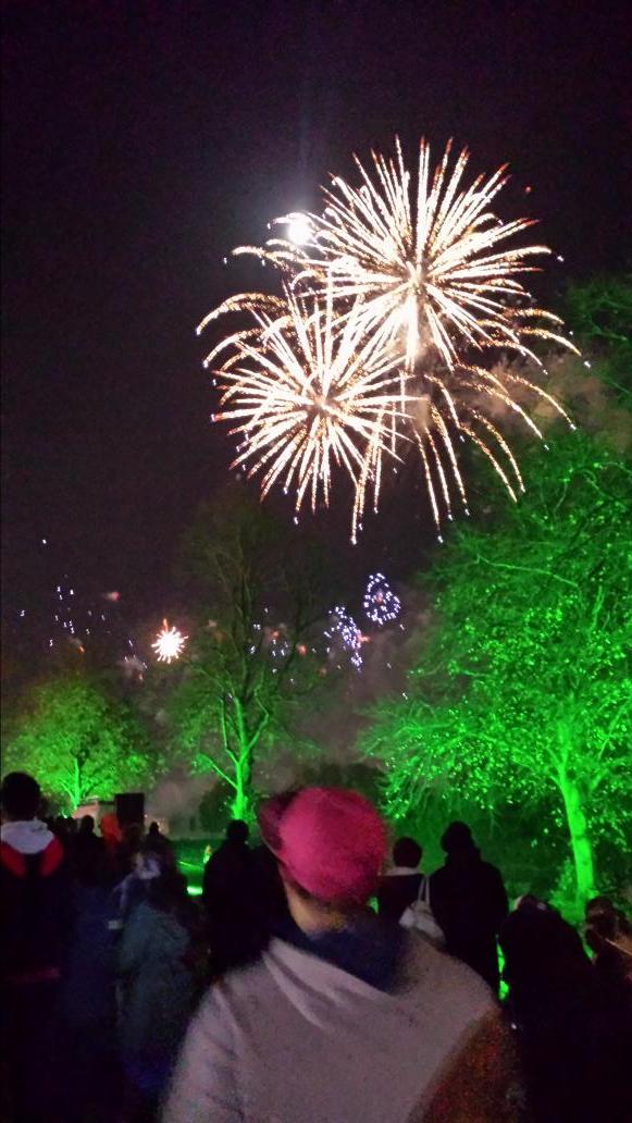 Heart4Counties's tweet photo. Amazing fireworks @LoveNorthampton #midsummermeadow with a full moon backdrop thanks  to Kimbolton fireworks! http://t.co/PLCdz5GYE4