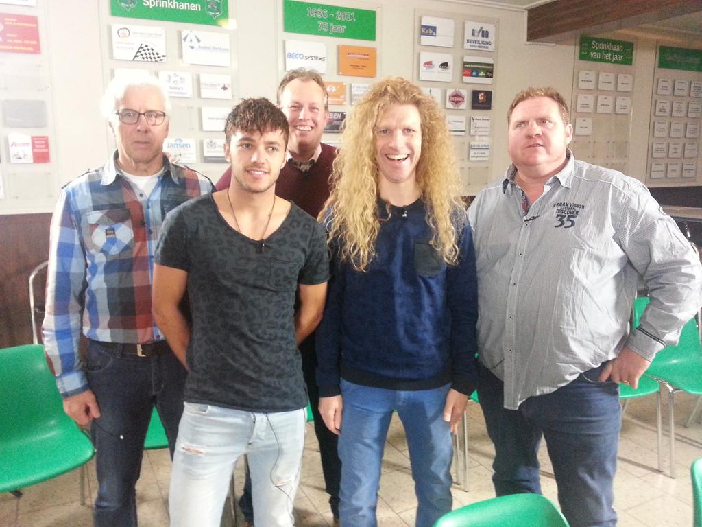 VidalHorjus's tweet photo. Leuke tv-opname @FocuzTV gehad bij @vv_Sprinkhanen met @Jerry_no7, @seggel1, Herman Ubbink en André Nijman. http://t.co/vvAYPTeeDJ