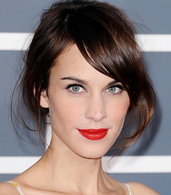 Happy birthday, Heres how to get the cool-girls signature makeup look:  