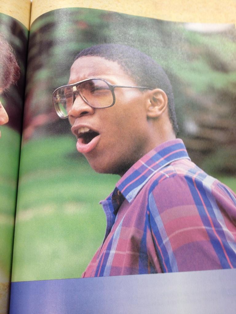 Stonejacobw's tweet photo. When your teacher uses an "idiot's guide" book to help teach your class http://t.co/0EHY2leJS2