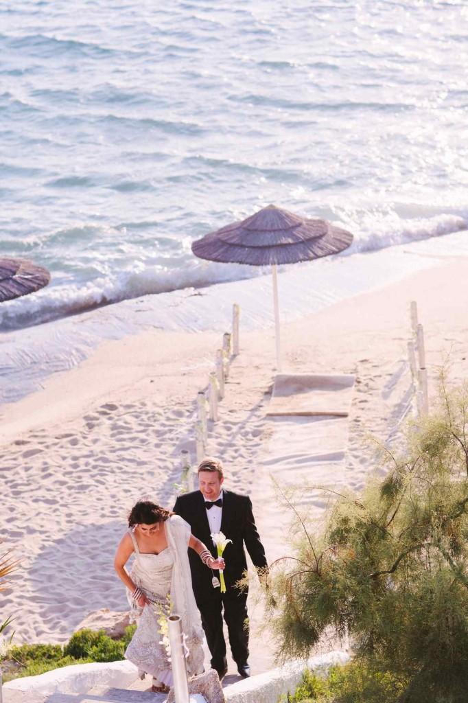 RedBoxDays's tweet photo. Mykonos wedding, next to the sea #weddinghour  #wedding  #couple #justmarried http://t.co/snX1vOgOxf