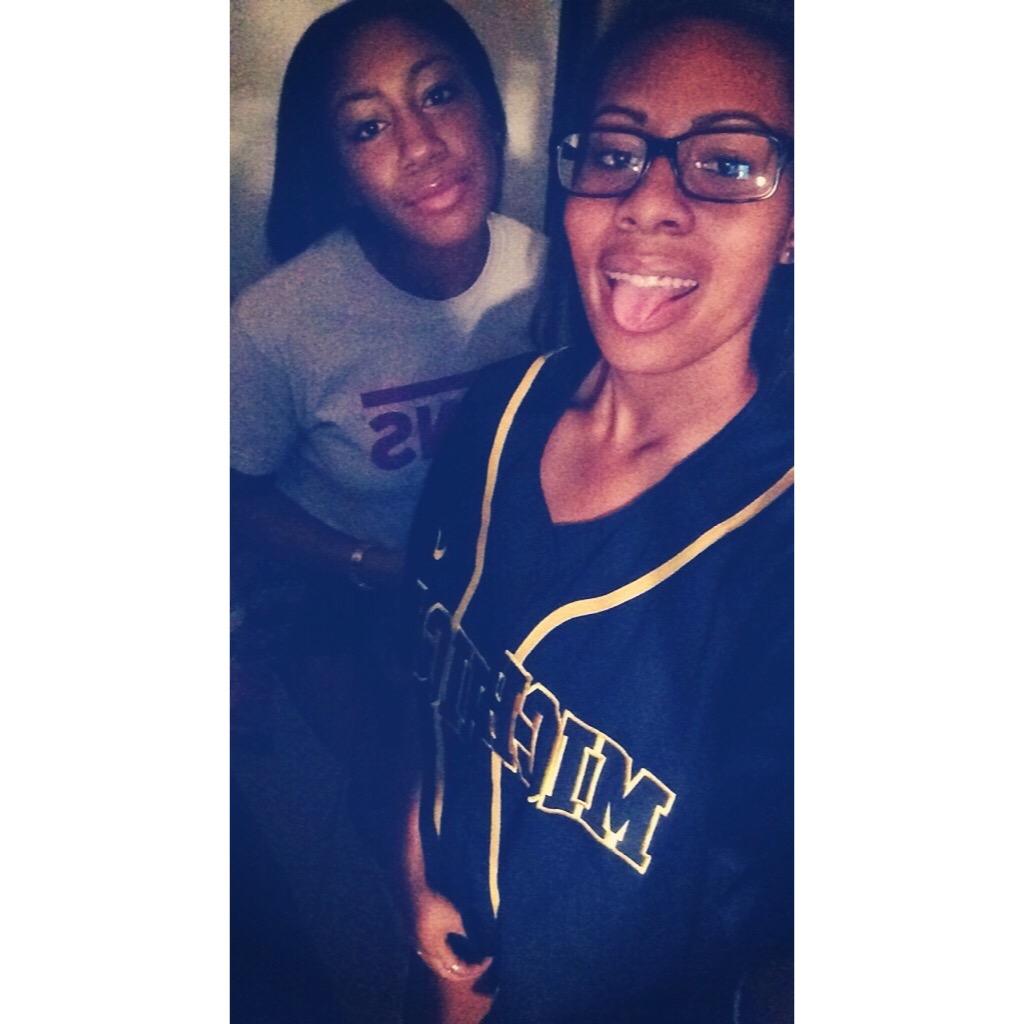 AmariCharisse's tweet image. WCW is @caitiemichelle_ bc she's bae af 💕 ilysm ✊ #OnAMission #BeforeDecember 💀