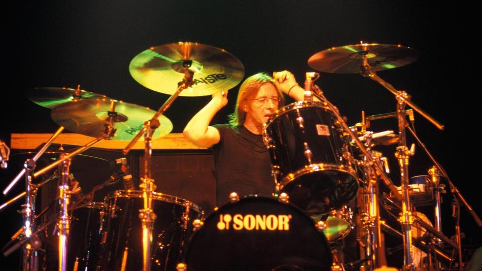 MashableNews's tweet photo. Highway to Hell: AC/DC rocker charged with murder plot http://t.co/G7f5vJ1wxS http://t.co/xfdGQ2acnZ