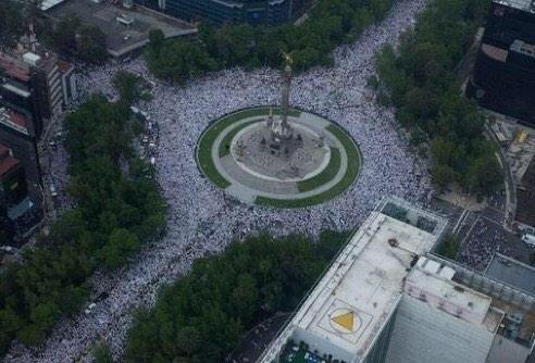 amandlaCM's tweet photo. Este es el momento para exigir y lograr cambios;la apatía ha desaparecido!  #AccionGlobalporAyotzinapa
#GameOverEPN http://t.co/Gy0nrO7t9N