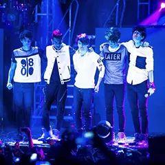 StalkeandoBiebs's tweet image. Amo a estos cinco locos #CoderForever #EMABiggestFansJustinBieber