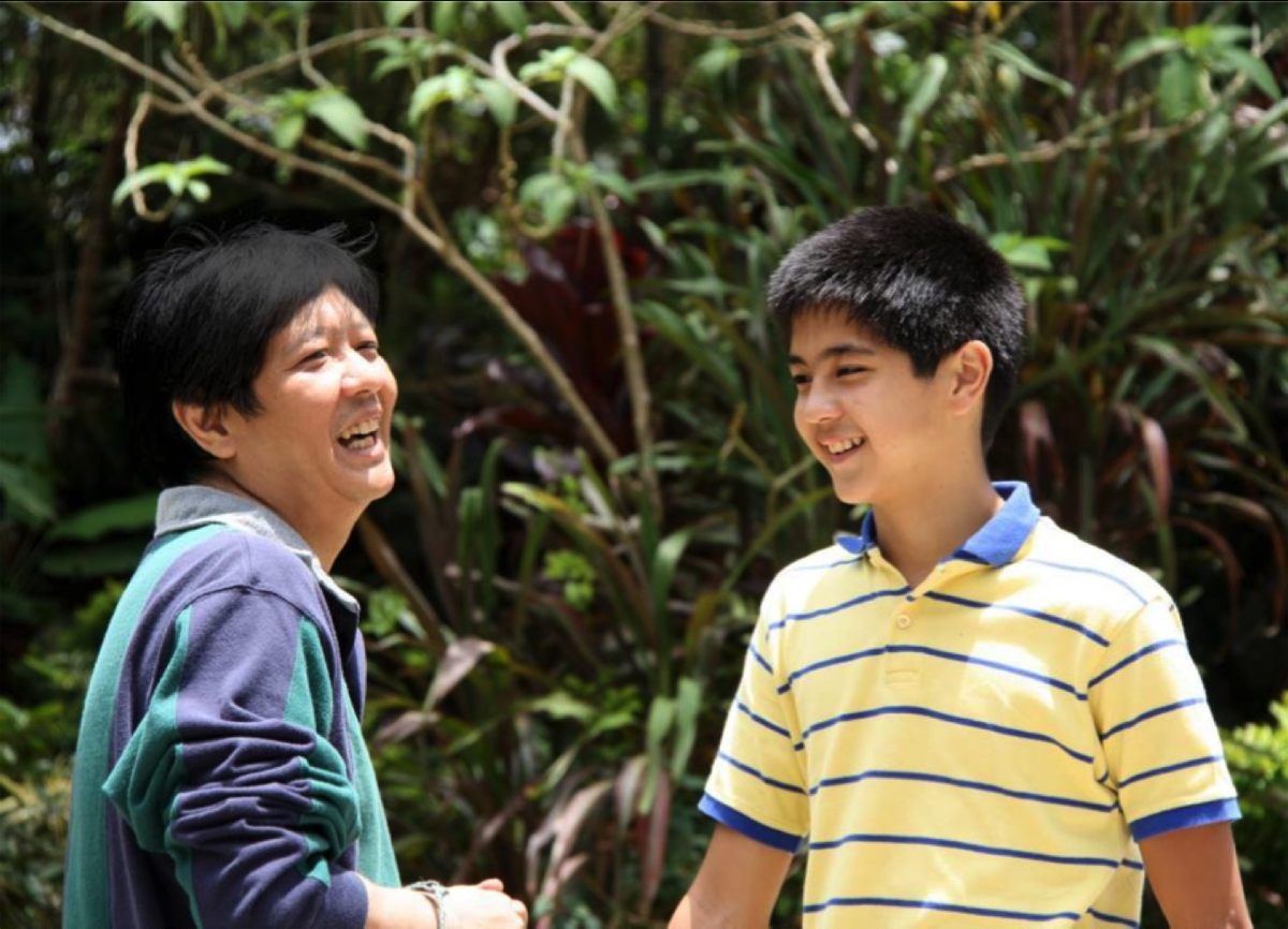 bbmp2016's tweet photo. Proud si BBM kay Simon na pangalawang anak niya! Oxford Brooke’s nagco-college!
#BBMP2016 http://t.co/BIz01m90dc" http://t.co/knIJc1iiRW