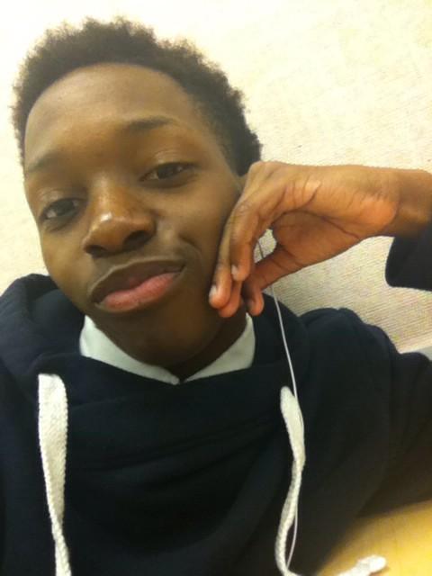 Itss_Kalin's tweet photo. How girls take pictures 😂 http://t.co/TCs2YymCB4