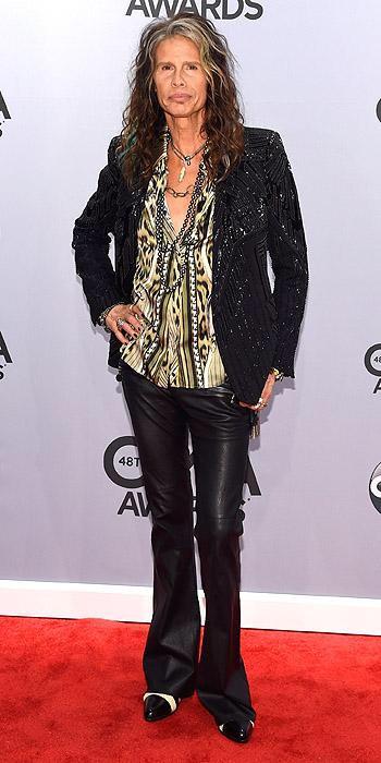 IamStevenT's tweet photo. I'M REALLY BACK IN THE SADDLE TONIGHT... #CMAawards http://t.co/BJnYvmTp3F