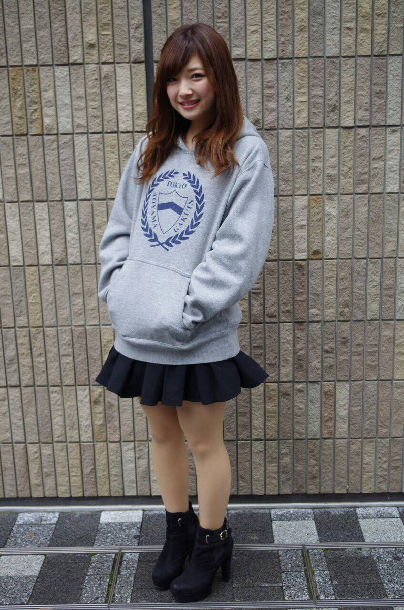 青山学院購買会 青山店 本日の青学パーカー女子は経営学部2年の倉田紋さん 大きめのパーカー が似合っていて可愛いですね 紋さんの所属するサークルazumoでも青学パーカーはとっても流行っているみたい 皆さんも是非 152cm グレー M Http T Co